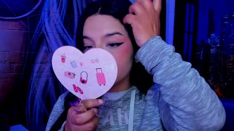 Snapshot of small__naughty chatting on December 7, 2024, 1:18 pm Mariana Torres online show from December 7, 2024, 1:18 pm