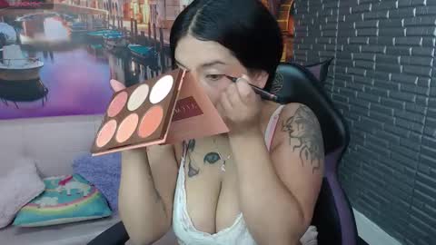 Mariana Torres online show from October 10, 2025, 1:43 pm