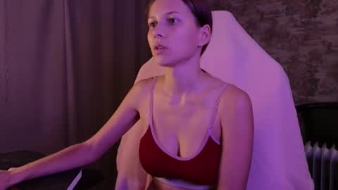 Emma online show from November 21, 2025, 6:28 pm