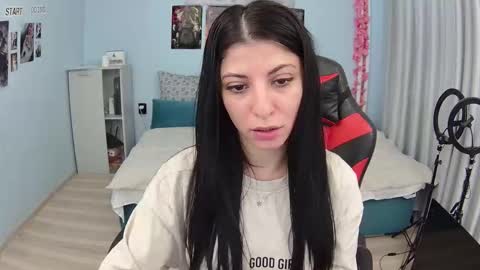 small_horny_girl online show from October 29, 2025, 8:27 am