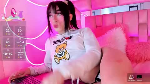 Small Hot19 online show from October 25, 2025, 11:07 am