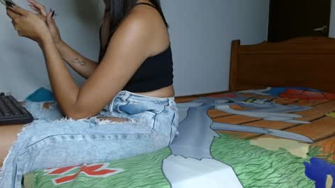 smallflorecita online show from January 12, 2025, 7:53 am