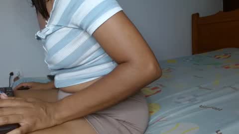 smallflorecita online show from March 9, 2025, 1:37 pm