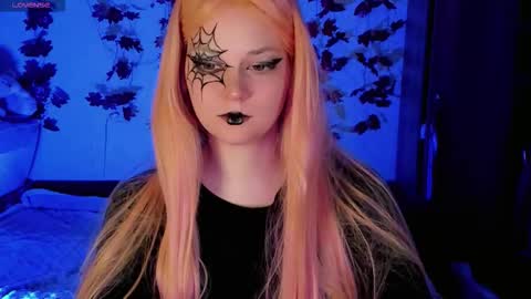 smallimpmeili online show from October 19, 2025, 6:19 pm