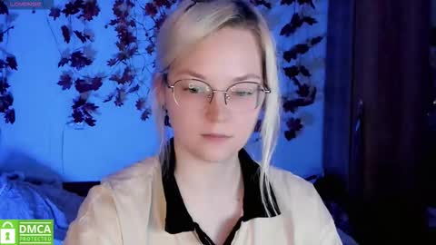 smallimpmeili online show from November 21, 2025, 7:23 pm