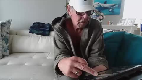 Snapshot of smallpenisbigtongue chatting on January 8, 2025, 6:20 pm Daddy online show from January 8, 2025, 6:20 pm