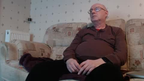 Snapshot of smallsteve562 chatting on February 8, 2026, 7:39 pm Steve online show from February 8, 2026, 7:39 pm