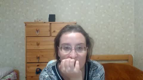 smart_rose online show from September 29, 2025, 2:33 pm