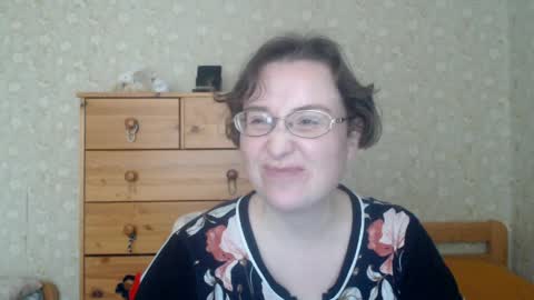 smart_rose online show from April 6, 2026, 3:02 pm