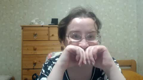 smart_rose online show from April 17, 2026, 5:49 pm