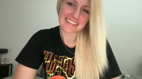 smexxii93 online show from March 4, 2026, 4:35 pm