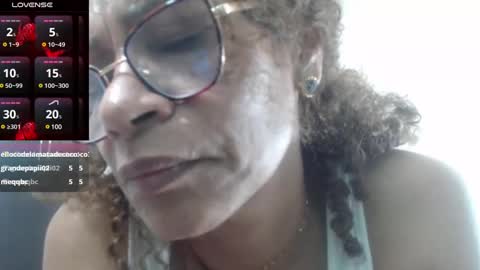Snapshot of smilet_milf chatting on December 8, 2024, 4:07 pm Smileth online show from December 8, 2024, 4:07 pm