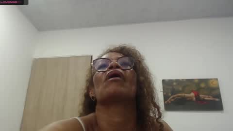 Snapshot of smilet_milf chatting on December 16, 2024, 4:27 pm Smileth online show from December 16, 2024, 4:27 pm