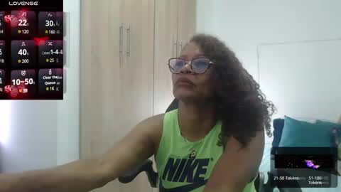 Snapshot of smilet_milf chatting on December 19, 2024, 1:18 pm Smileth online show from December 19, 2024, 1:18 pm