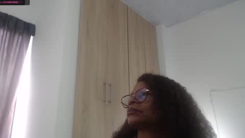 Snapshot of smilet_milf chatting on December 23, 2024, 12:30 pm Smileth online show from December 23, 2024, 12:30 pm