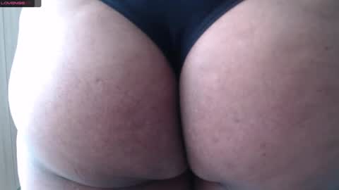 Snapshot of smilet_milf chatting on January 10, 2025, 6:38 pm Smileth online show from January 10, 2025, 6:38 pm