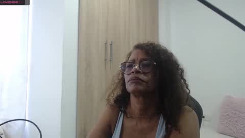 Snapshot of smilet_milf chatting on January 18, 2025, 11:32 am Smileth online show from January 18, 2025, 11:32 am