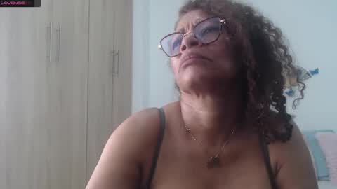 Snapshot of smilet_milf chatting on January 19, 2025, 6:43 pm Smileth online show from January 19, 2025, 6:43 pm
