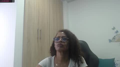 Snapshot of smilet_milf chatting on January 31, 2025, 11:56 am Smileth online show from January 31, 2025, 11:56 am