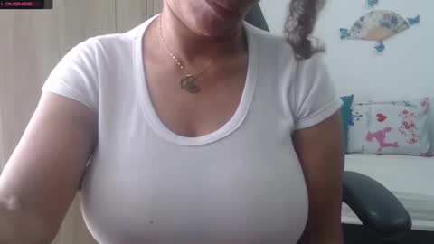 Snapshot of smilet_milf chatting on January 31, 2025, 6:14 pm Smileth online show from January 31, 2025, 6:14 pm