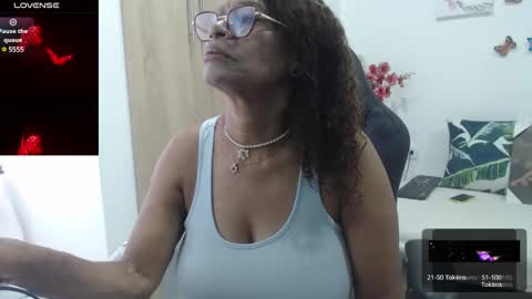 Snapshot of smilet_milf chatting on February 16, 2025, 11:38 am Smileth online show from February 16, 2025, 11:38 am