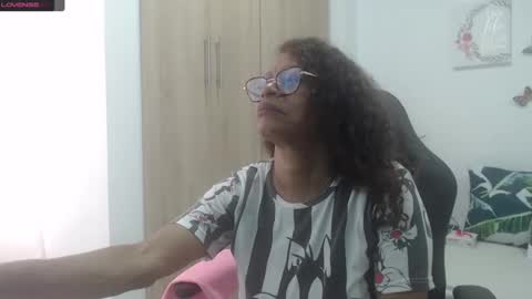 Snapshot of smilet_milf chatting on February 18, 2025, 11:44 am Smileth online show from February 18, 2025, 11:44 am