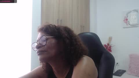 Snapshot of smilet_milf chatting on February 21, 2025, 6:04 pm Smileth online show from February 21, 2025, 6:04 pm