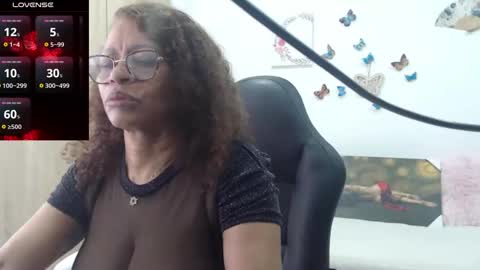 Snapshot of smilet_milf chatting on February 23, 2025, 12:27 pm Smileth online show from February 23, 2025, 12:27 pm
