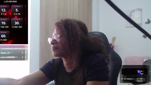 Snapshot of smilet_milf chatting on February 23, 2025, 6:34 pm Smileth online show from February 23, 2025, 6:34 pm