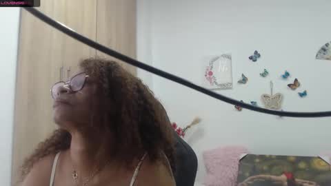 Snapshot of smilet_milf chatting on February 26, 2025, 11:52 am Smileth online show from February 26, 2025, 11:52 am