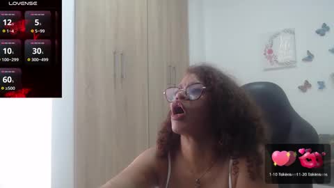 Snapshot of smilet_milf chatting on February 28, 2025, 3:37 pm Smileth online show from February 28, 2025, 3:37 pm