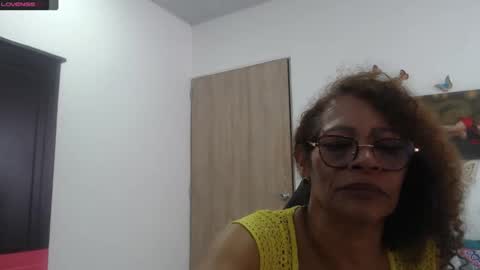 Snapshot of smilet_milf chatting on March 12, 2025, 4:13 pm Smileth online show from March 12, 2025, 4:13 pm