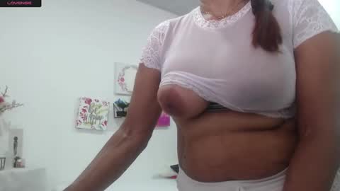 Snapshot of smilet_milf chatting on September 12, 2025, 12:49 pm Smileth online show from September 12, 2025, 12:49 pm