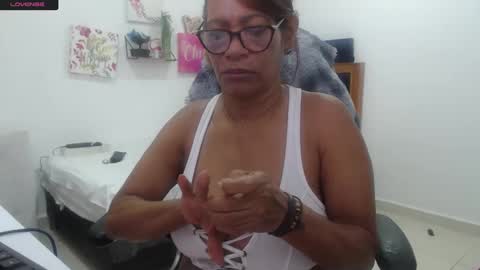 Snapshot of smilet_milf chatting on September 19, 2025, 2:29 pm Smileth online show from September 19, 2025, 2:29 pm