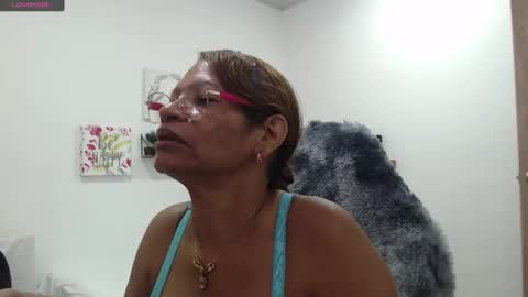 Snapshot of smilet_milf chatting on September 26, 2025, 12:53 pm Smileth online show from September 26, 2025, 12:53 pm