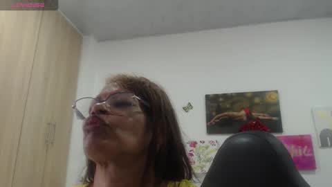 Snapshot of smilet_milf chatting on March 11, 2026, 12:55 pm Smileth online show from March 11, 2026, 12:55 pm