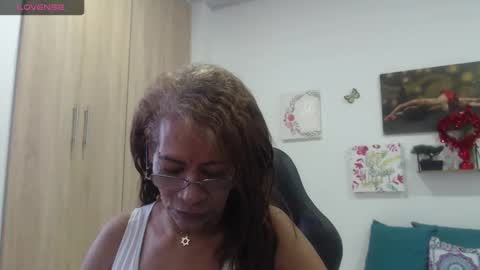 Snapshot of smilet_milf chatting on March 16, 2026, 1:04 pm Smileth online show from March 16, 2026, 1:04 pm