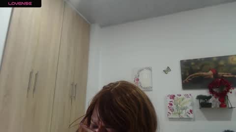Snapshot of smilet_milf chatting on April 8, 2026, 2:17 pm Smileth online show from April 8, 2026, 2:17 pm