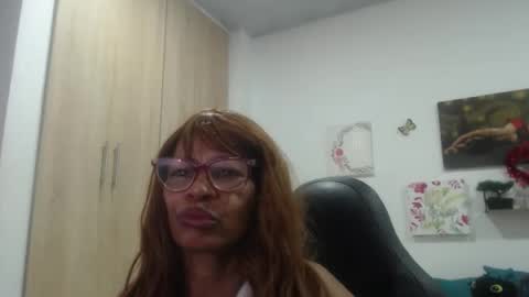 Snapshot of smilet_milf chatting on April 17, 2026, 12:41 pm Smileth online show from April 17, 2026, 12:41 pm
