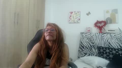Snapshot of smilet_milf chatting on May 8, 2026, 2:22 pm Smileth online show from May 8, 2026, 2:22 pm