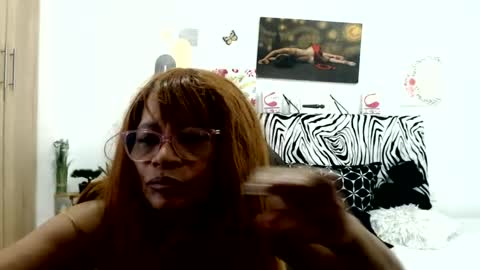 Snapshot of smilet_milf chatting on July 7, 2026, 12:31 pm Smileth online show from July 7, 2026, 12:31 pm
