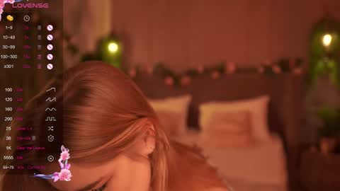 Mia online show from September 23, 2025, 5:32 am