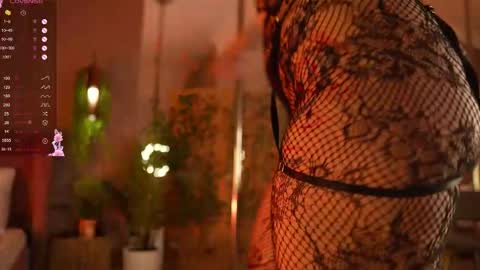 Mia online show from November 6, 2025, 5:19 am