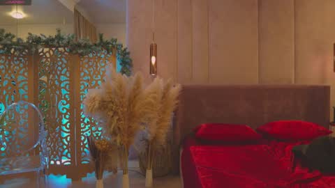 Mia online show from April 3, 2026, 5:05 am