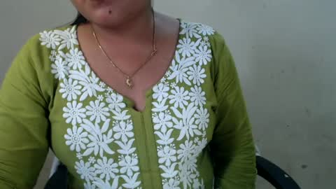 Snapshot of smiley_queen99 chatting on July 16, 2026, 9:15 am smiley online show from July 16, 2026, 9:15 am