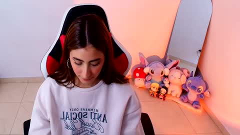 Snapshot of smm_hll chatting on October 22, 2025, 10:20 pm S A L O M M E online show from October 22, 2025, 10:20 pm