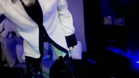 love bug online show from September 29, 2025, 2:49 am