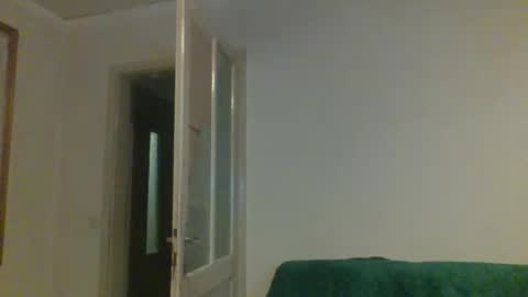 Snapshot of smokered100s chatting on October 3, 2025, 8:17 pm luca online show from October 3, 2025, 8:17 pm