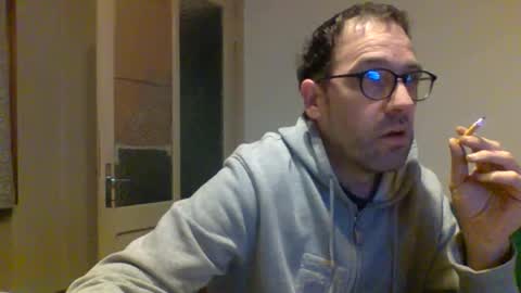 Snapshot of smokered100s chatting on October 17, 2025, 10:45 pm luca online show from October 17, 2025, 10:45 pm