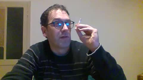 Snapshot of smokered100s chatting on October 29, 2025, 10:44 pm luca online show from October 29, 2025, 10:44 pm